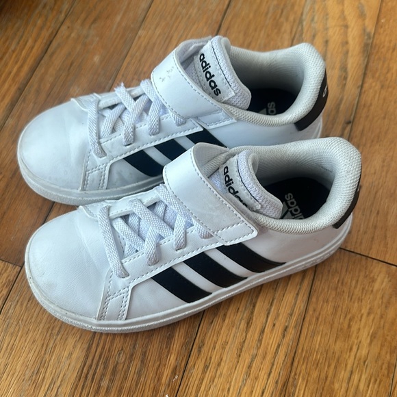 Adidas Classic Boys White Sneakers - Picture 3 of 6